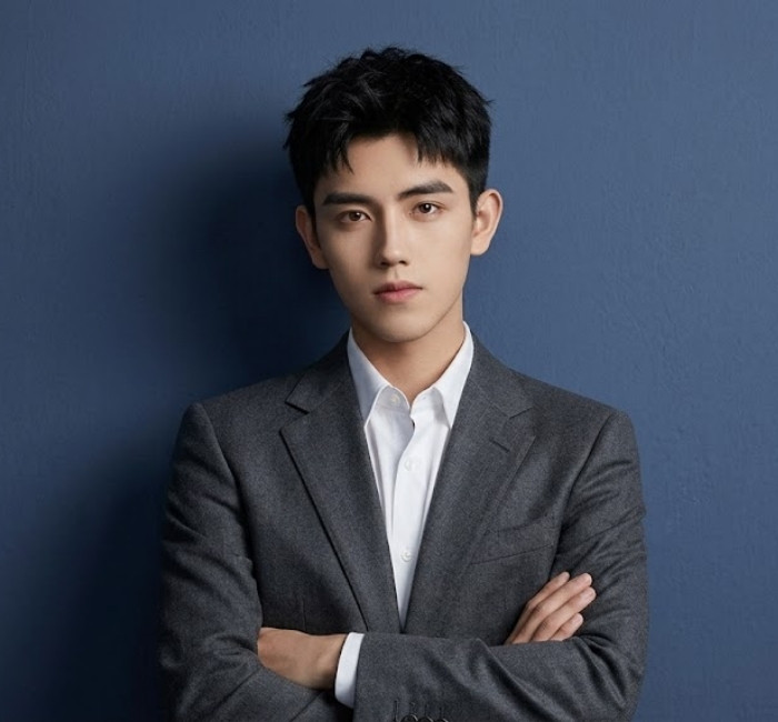 Korean textured crop haircut with short choppy layers, matte finish, and rugged youthful edge for men